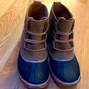 Sorel short rain boots.  Great condition, hardly worn.